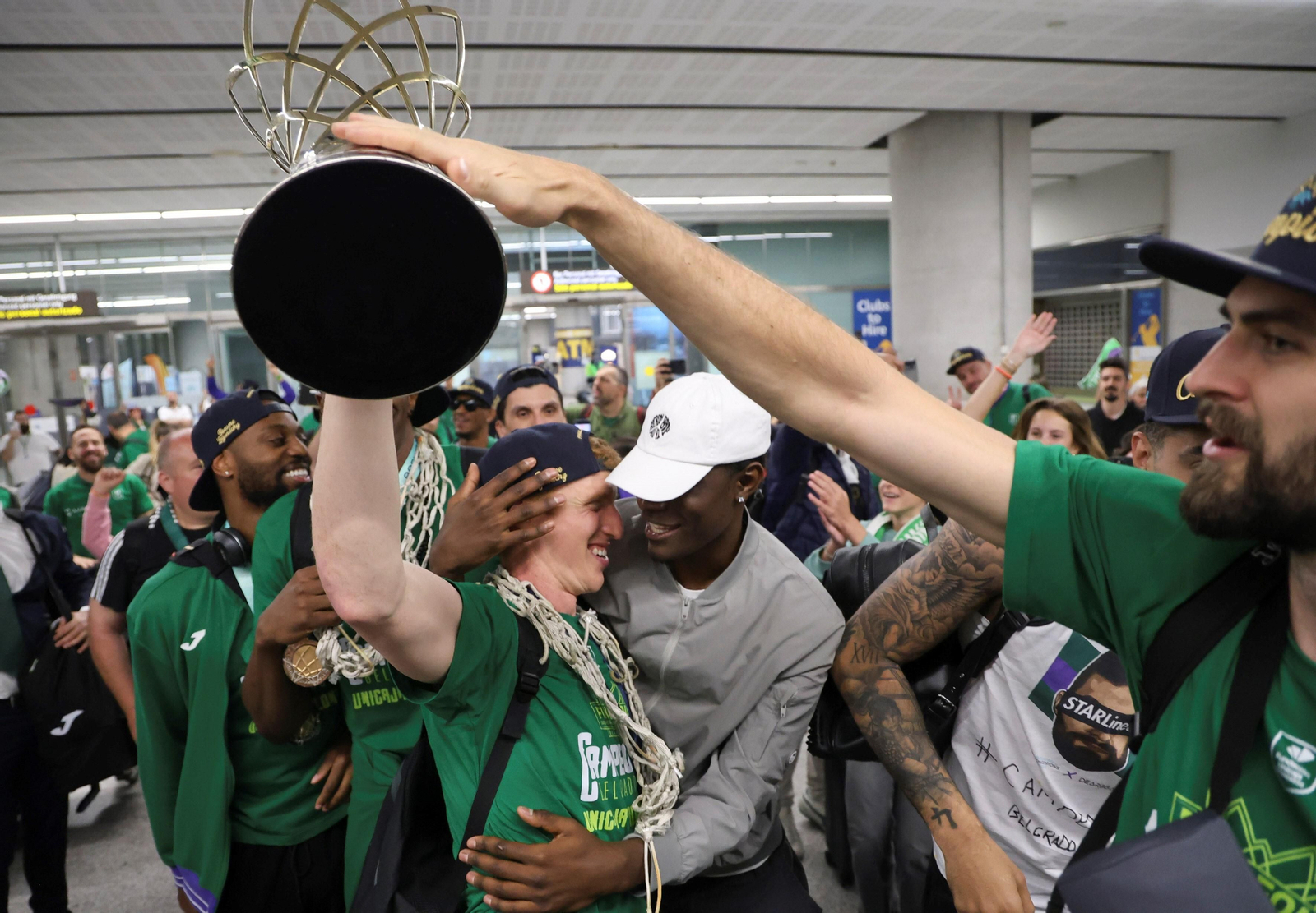 La llegada de los héroes de Belgrado, en imágenes