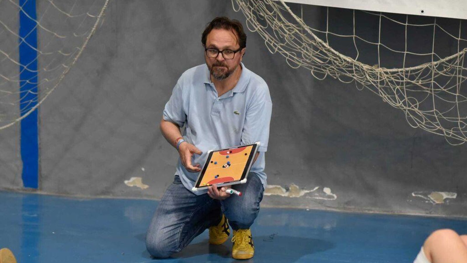 Andrés Sánchez, pizarra en mano.