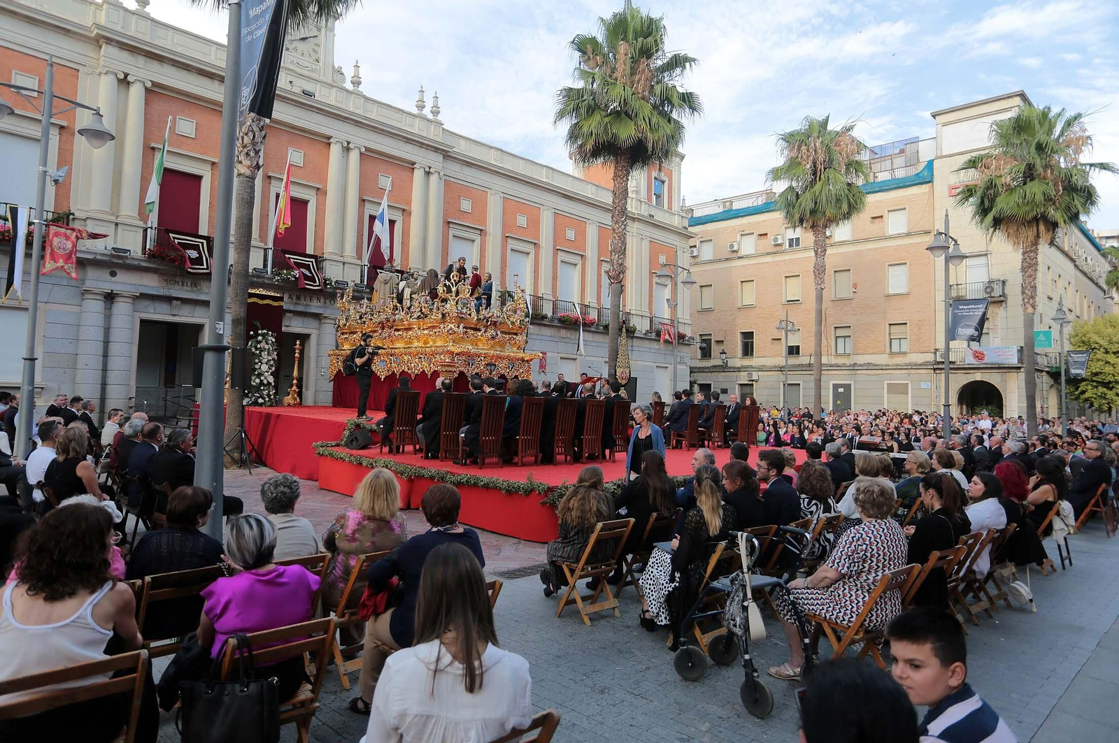 Imágenes de la imposición de la Medalla de Oro de Huelva al Cristo del Amor