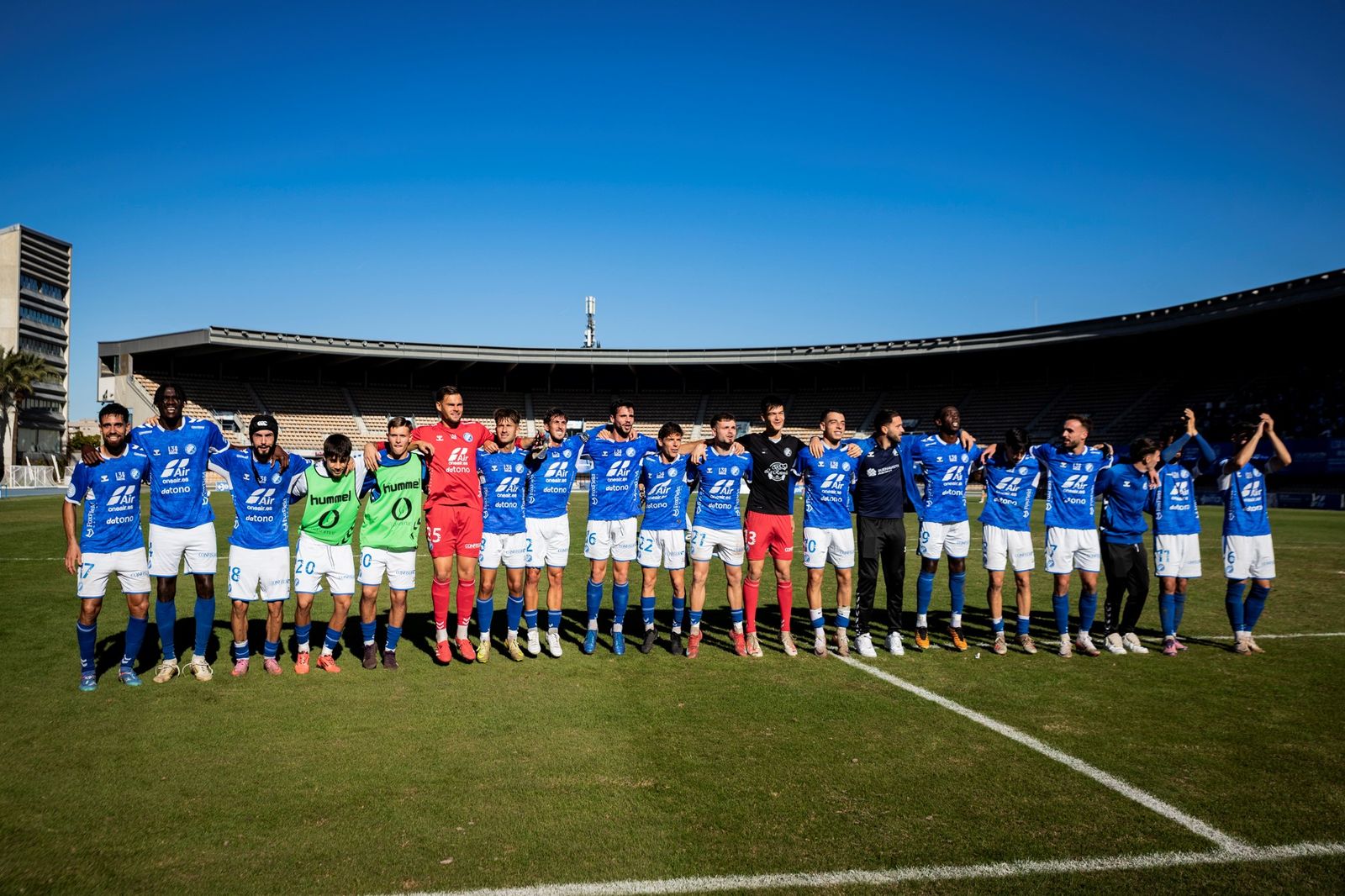 Los jugadores del Xerez DFC celebrando una victoria.