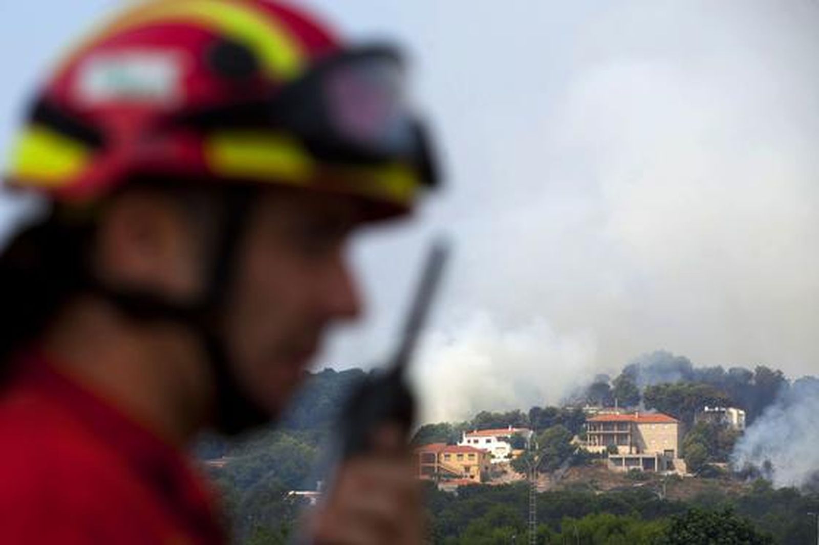 El fuego arrasa miles de hectáreas en comarcas del interior de la provincia de Valencia.

Foto: AFP