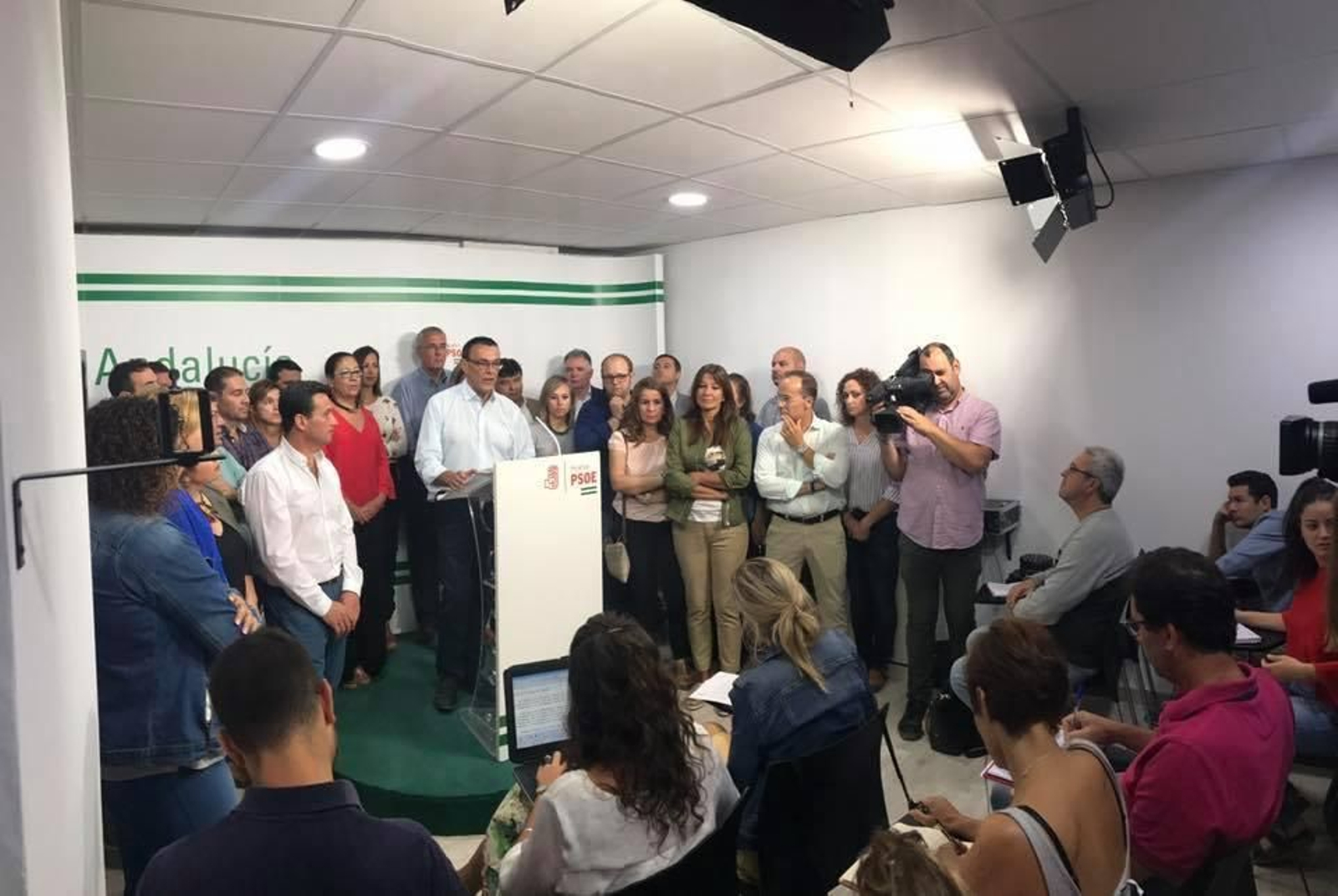 Caraballo agradece el movimiento de la militancia, que le ha propiciado la recogida del 75% de los avales, por lo que dio "2.567 gracias" a los que le han apoyado.