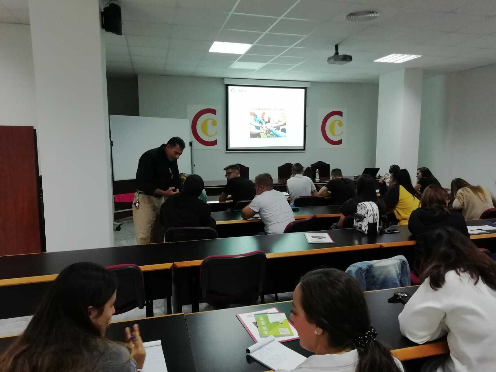 Imagen del transcurso de una jornada del curso PICE.