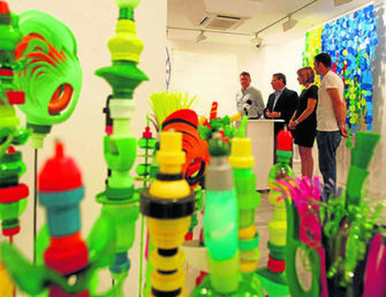 Una imagen de la exposición 'Taller de artista. Carne de muñeco' en la sala Rivadavia.