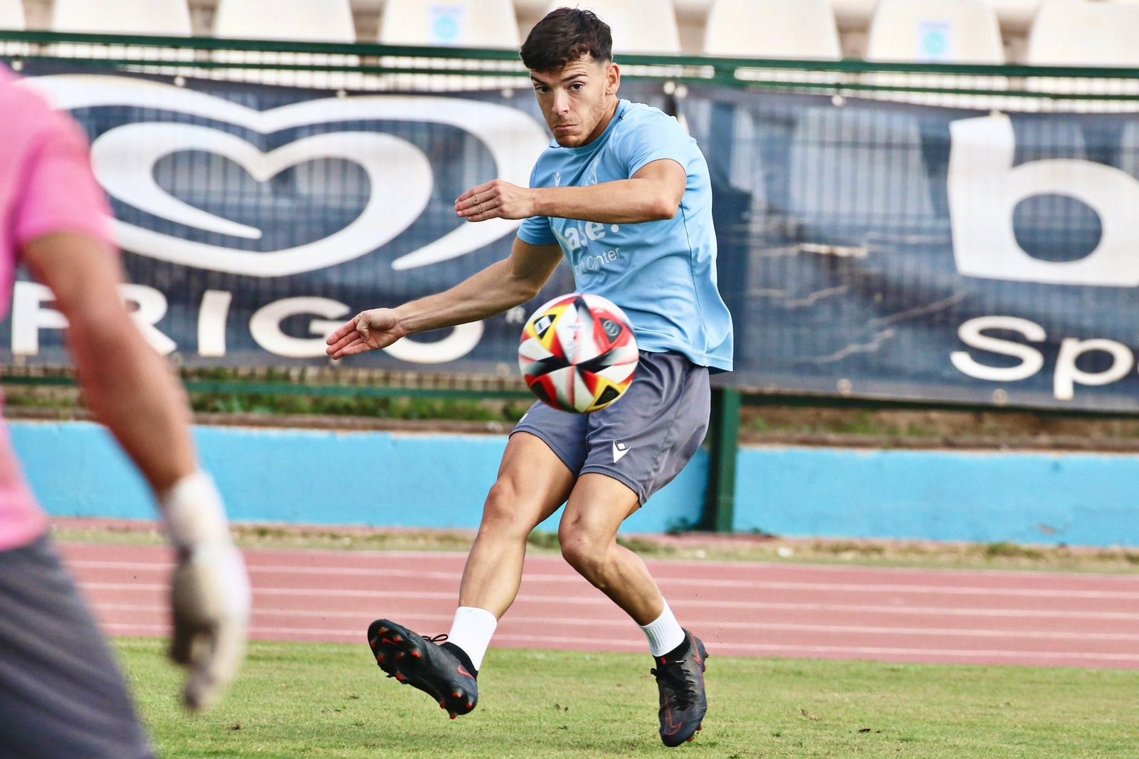 Juanjo Mateo militó el pasado curso en el grupo II de Primera Federación. Juanjo Mateo militó el pasado curso en el grupo II de Primera Federación.