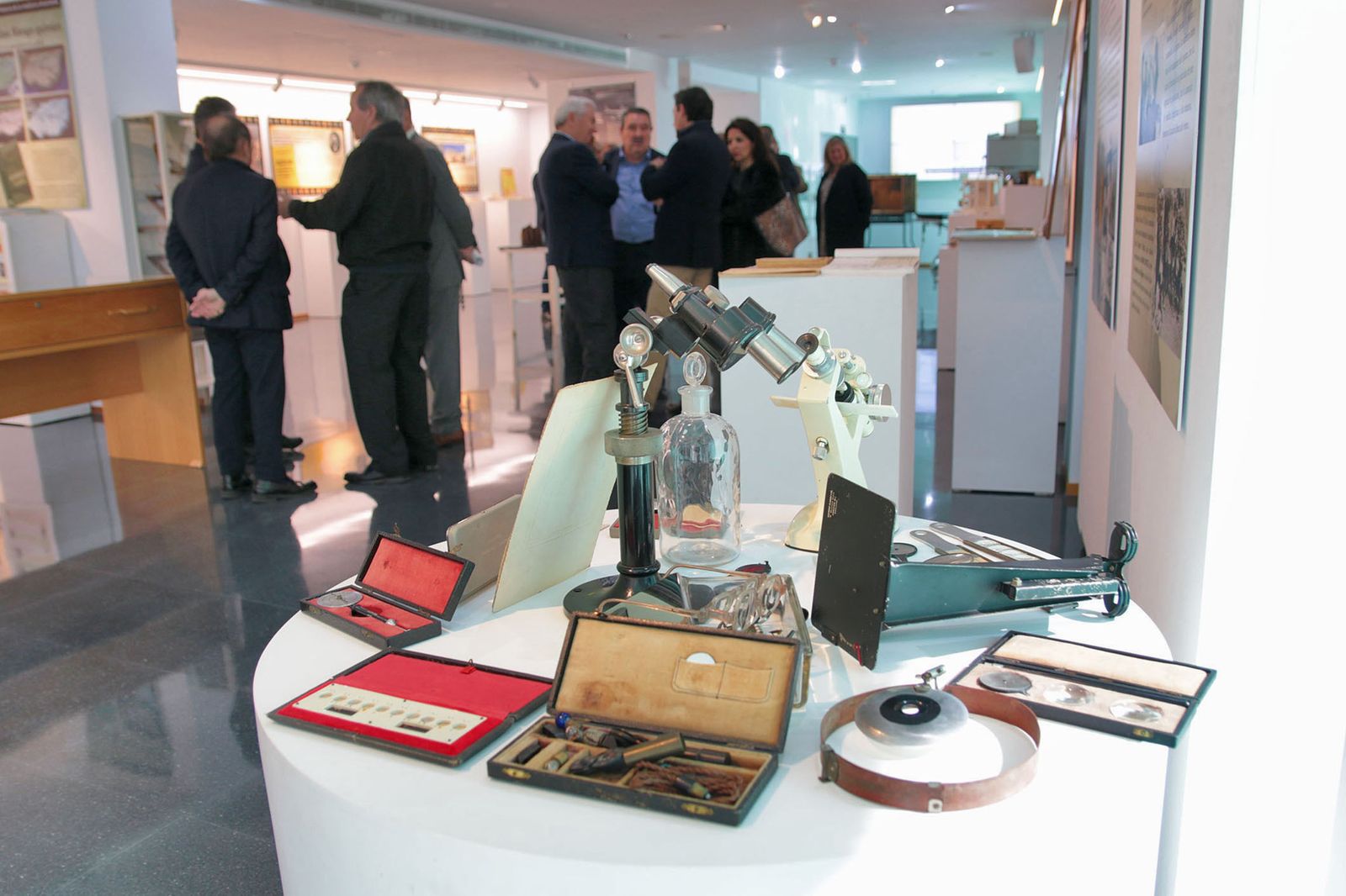 La exposición 'Historia de la medicina almeriense', en la UAL