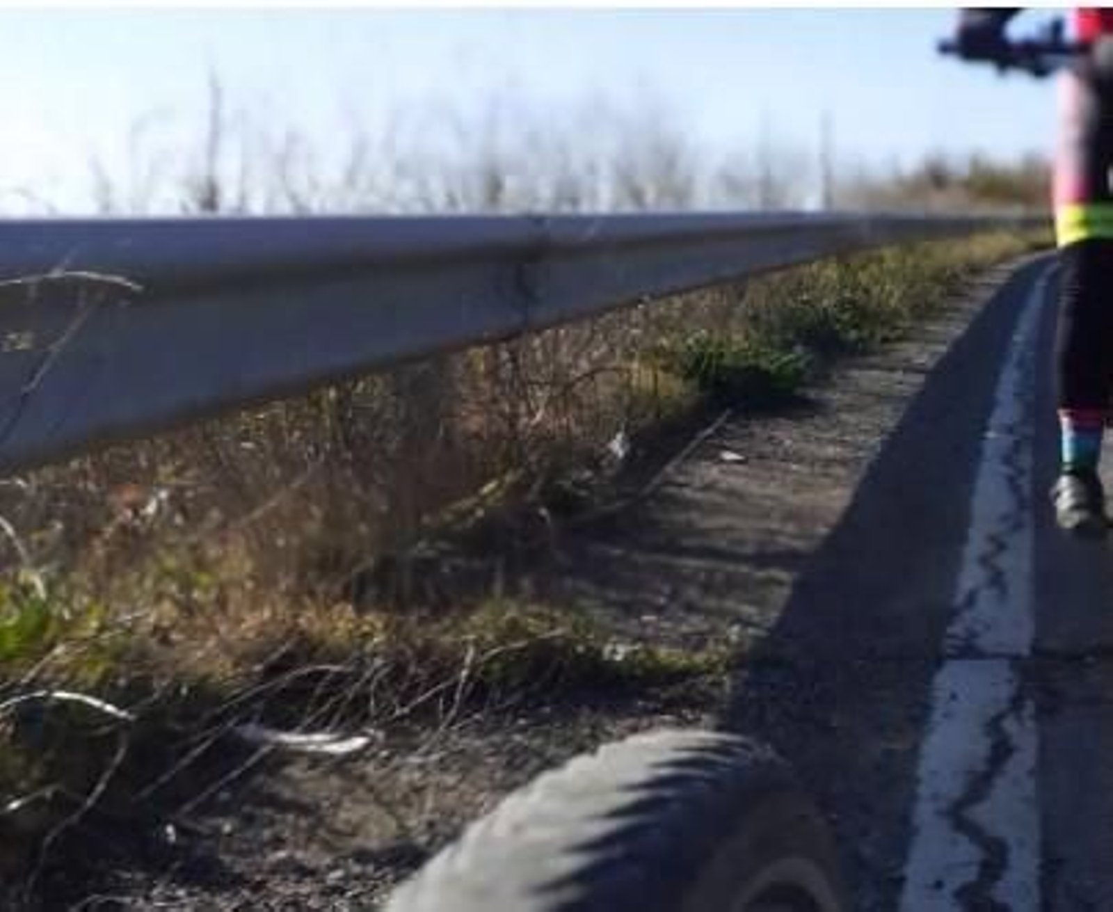 Las grietas y socavones de la carretera autonómica A-8006 de Sevilla a La Algaba y Villaverde