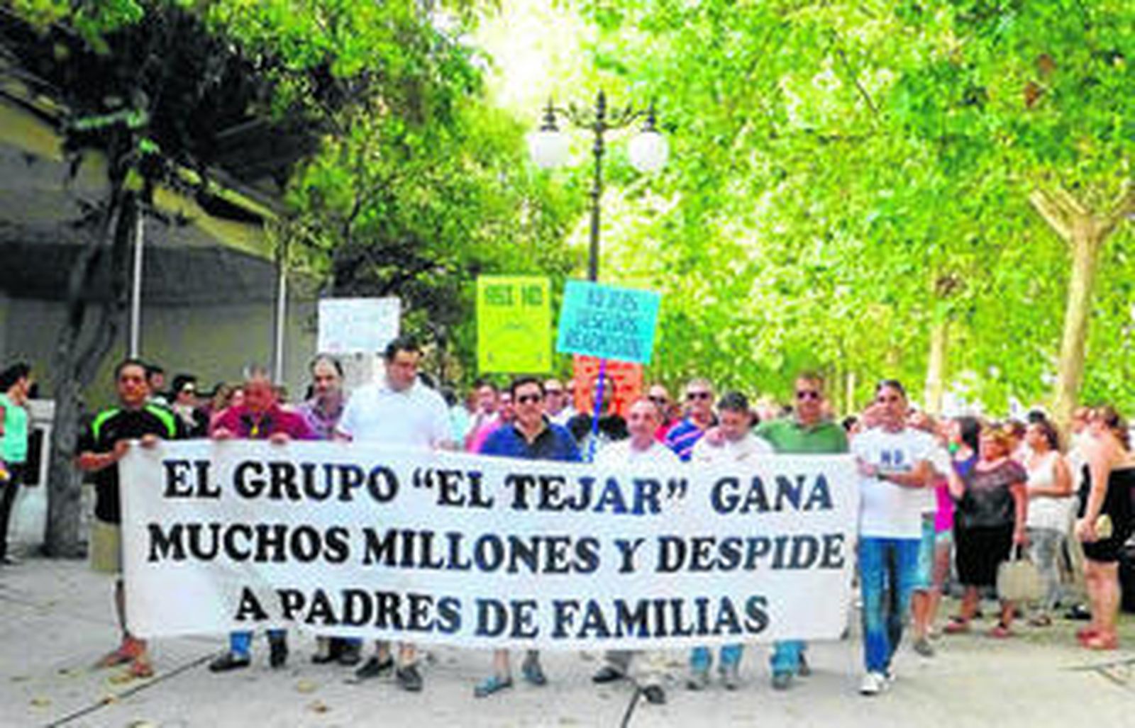Manifestación de los trabajadores por las calles baenenses.