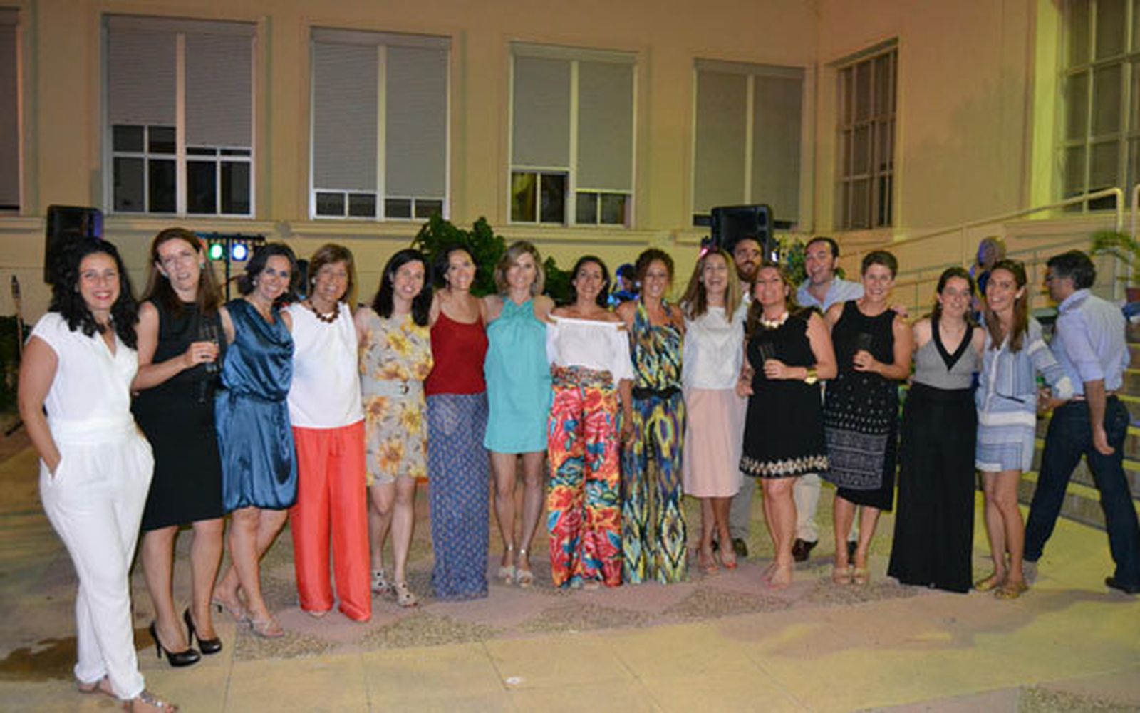 Irene García, Rebeca Vázquez-Saa, Mila Cotorruelo, Ana Casas, Cristina de la Cruz, Isabela Marín, Toña Rodríguez, Escarlata Vázquez-Saa, Gema Salazar, Encarnación Quevedo, Belén Rasco, Cuca Marín, María Sánchez y Maribel Rivas.  Foto: Ignacio Casas de Ciria