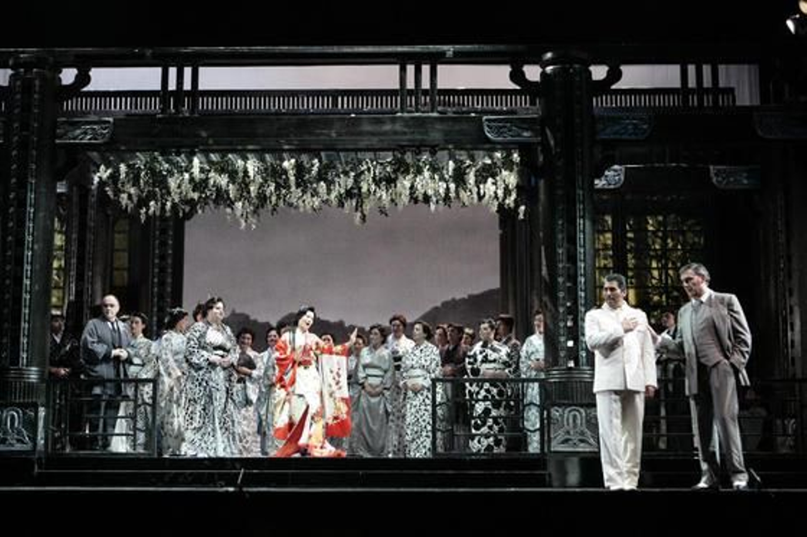 Ensayo general de 'Madama Butterfly' en el Teatro de la Maestranza. / Juan Carlos Muñoz