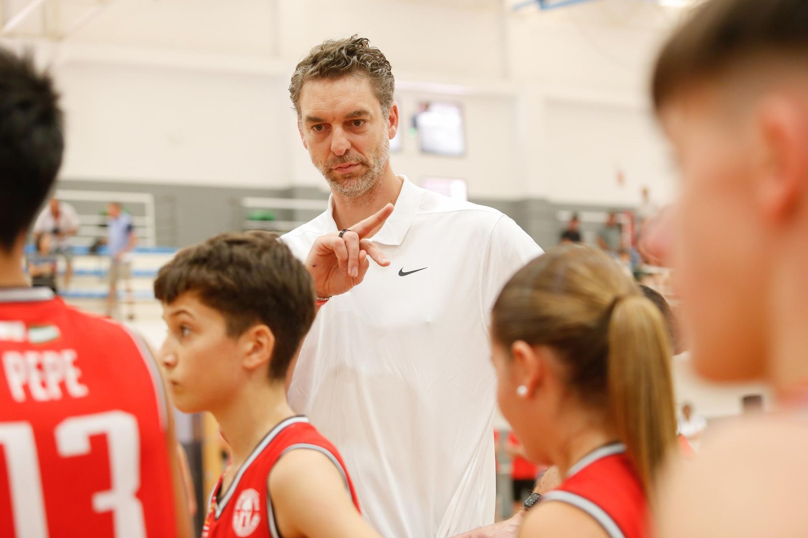 Fotos del encuentro de Pau Gasol con niños en el pabellón de San Roque