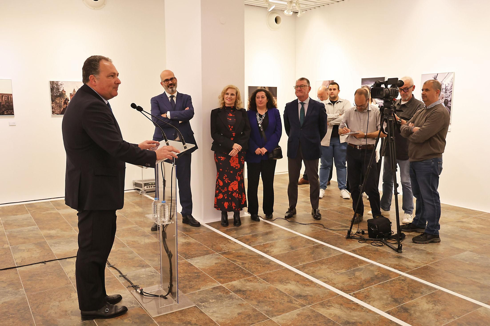 Inauguración de la Exposición de fotografías Huelva, provincia cofrade de Huelva Información en la Diputación de Huelva