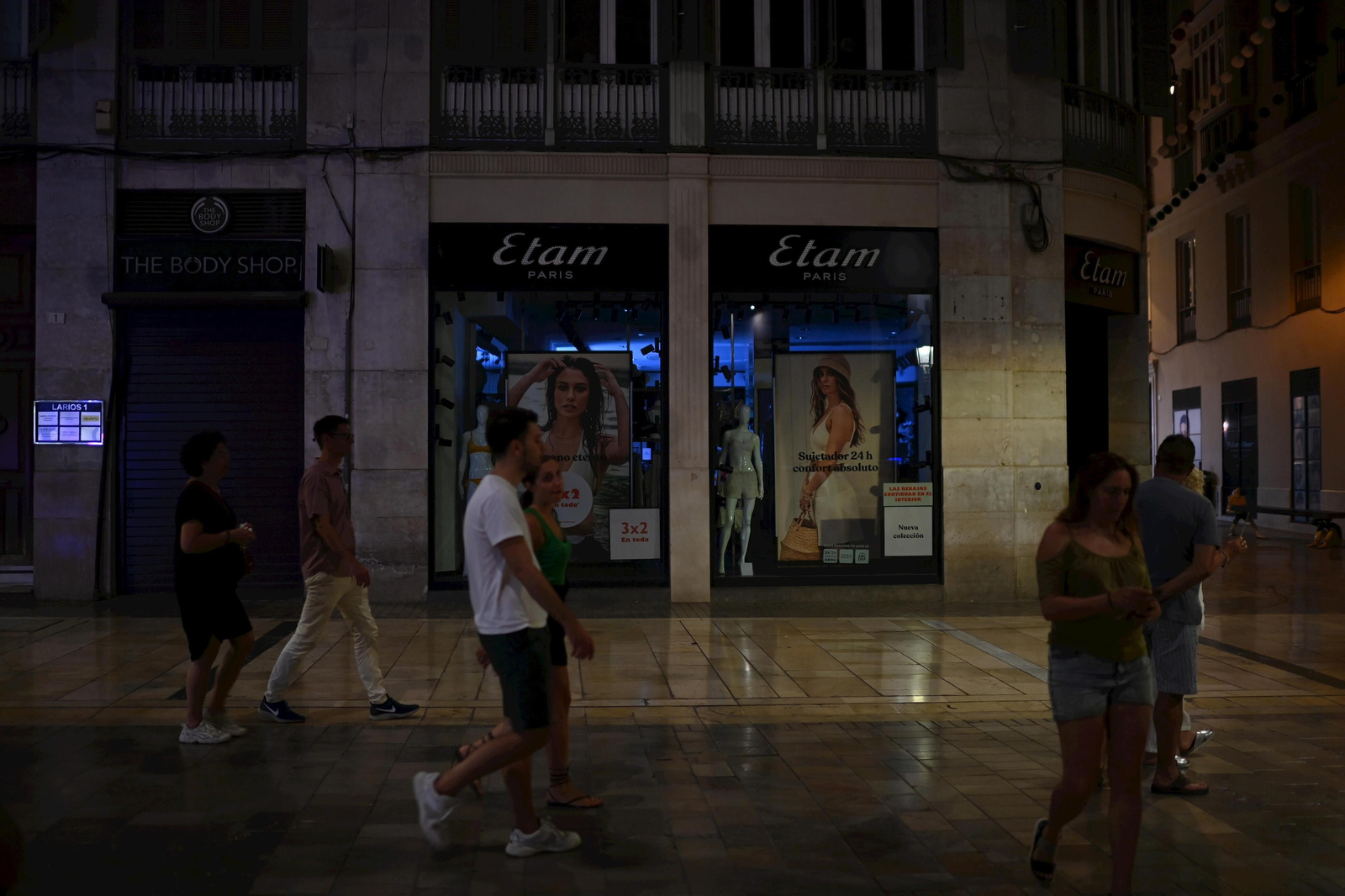 La Málaga apagada: Fotos de la penumbra por el Plan de Ahorro Energético