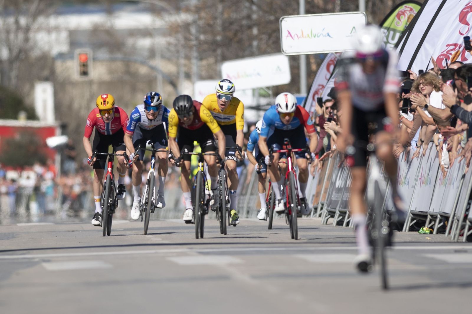 Las mejores fotos de la etapa final de la Ruta del Sol Vuelta a Andalucía con desenlace en Lucena