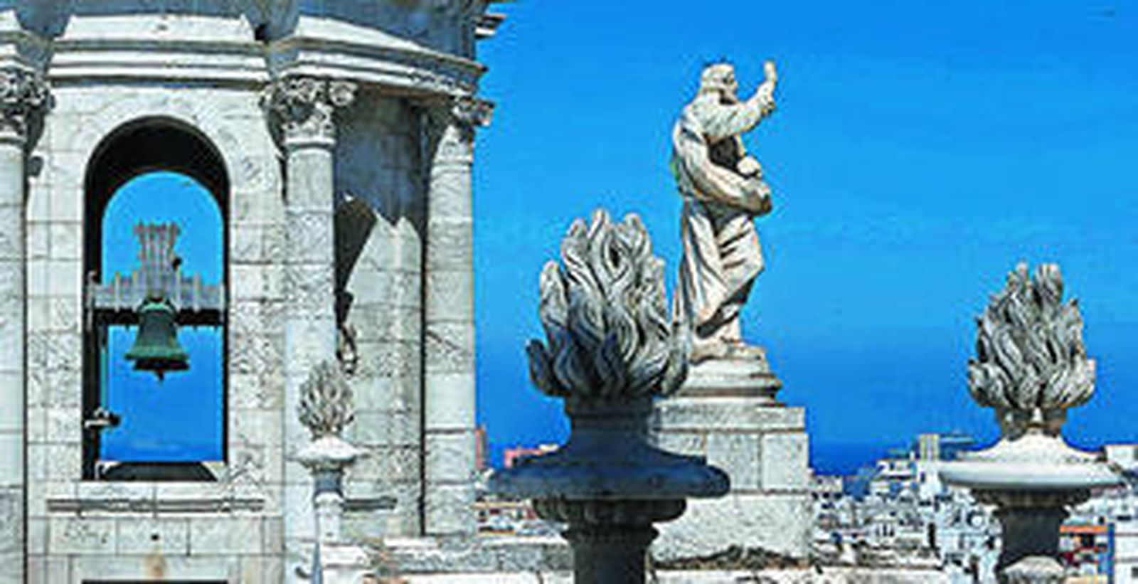 Una de las vistas de la propia Catedral que ofrecerá al visitante la Torre del Reloj. En la imagen se ve la otra torre, la de Poniente.