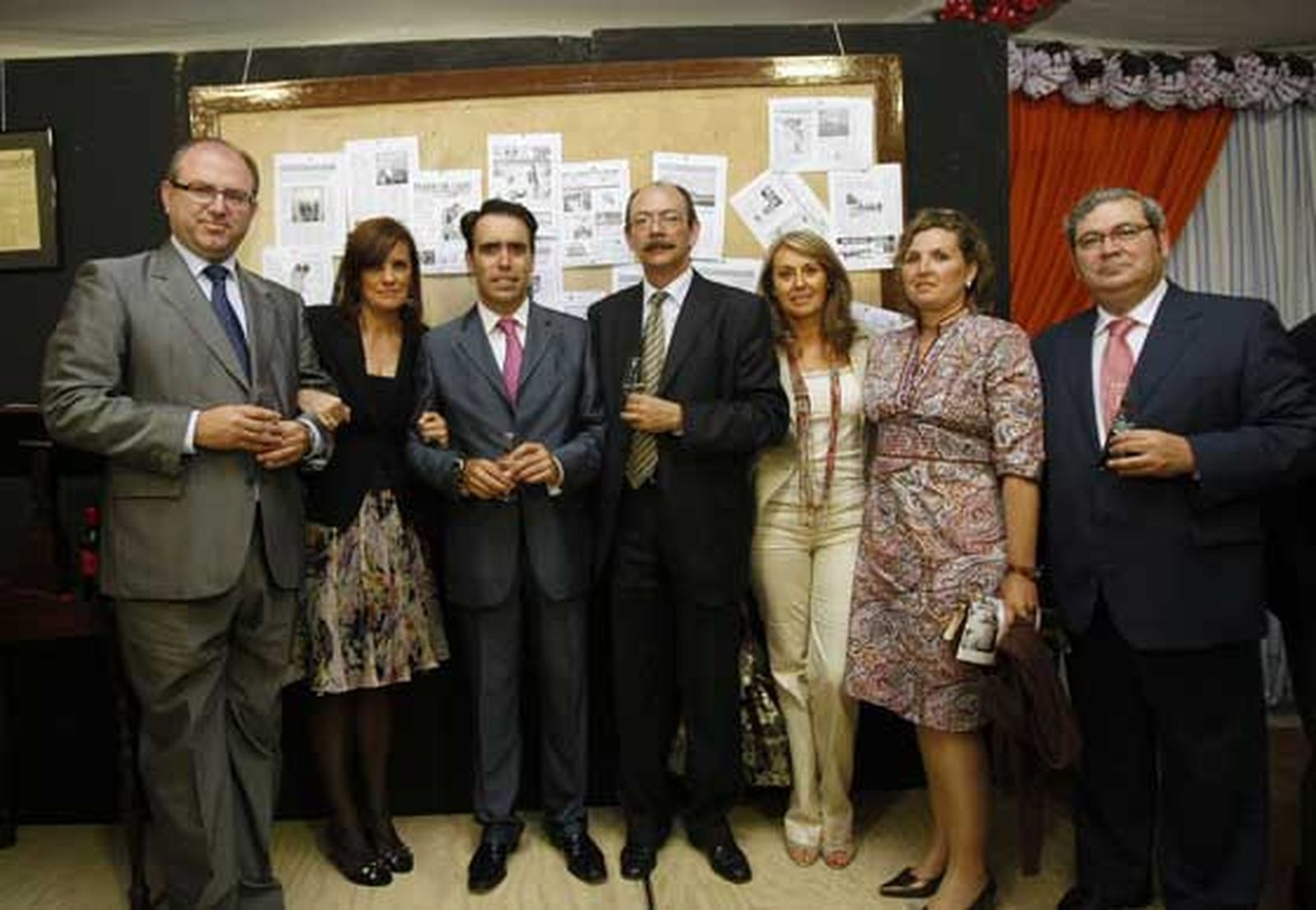 El juez Marchena, Antonia Martínez, Rafael Navas, Manolo Morillo, Rosa Cervera, Olga Bravo y José María Morillo.

Foto: Fito Carreto y Andrés Mora