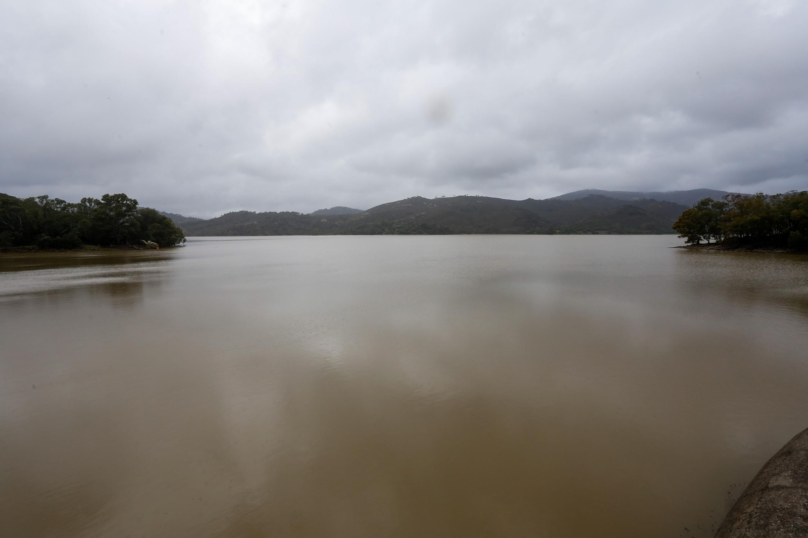 Desembalse del pantano de Guadarranque tras la borrasca Martinho, en imágenes