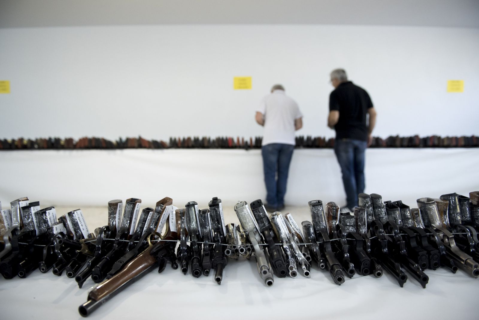 Imágenes de las armas subastadas por la Guardia Civil en Granada