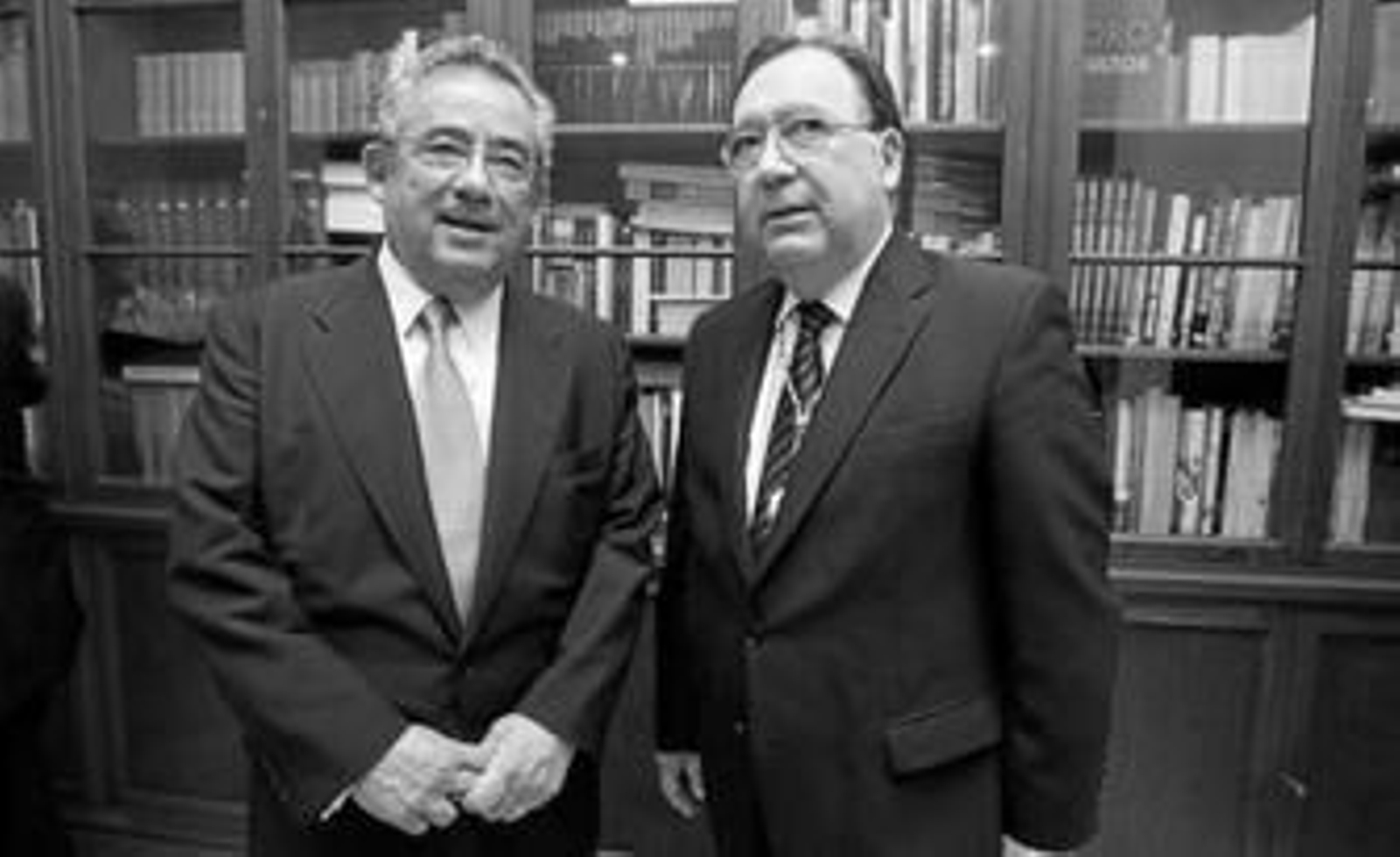 Alberto Manzano ayer con el presidente de la Academia, Joaquín Ortiz Tardío.