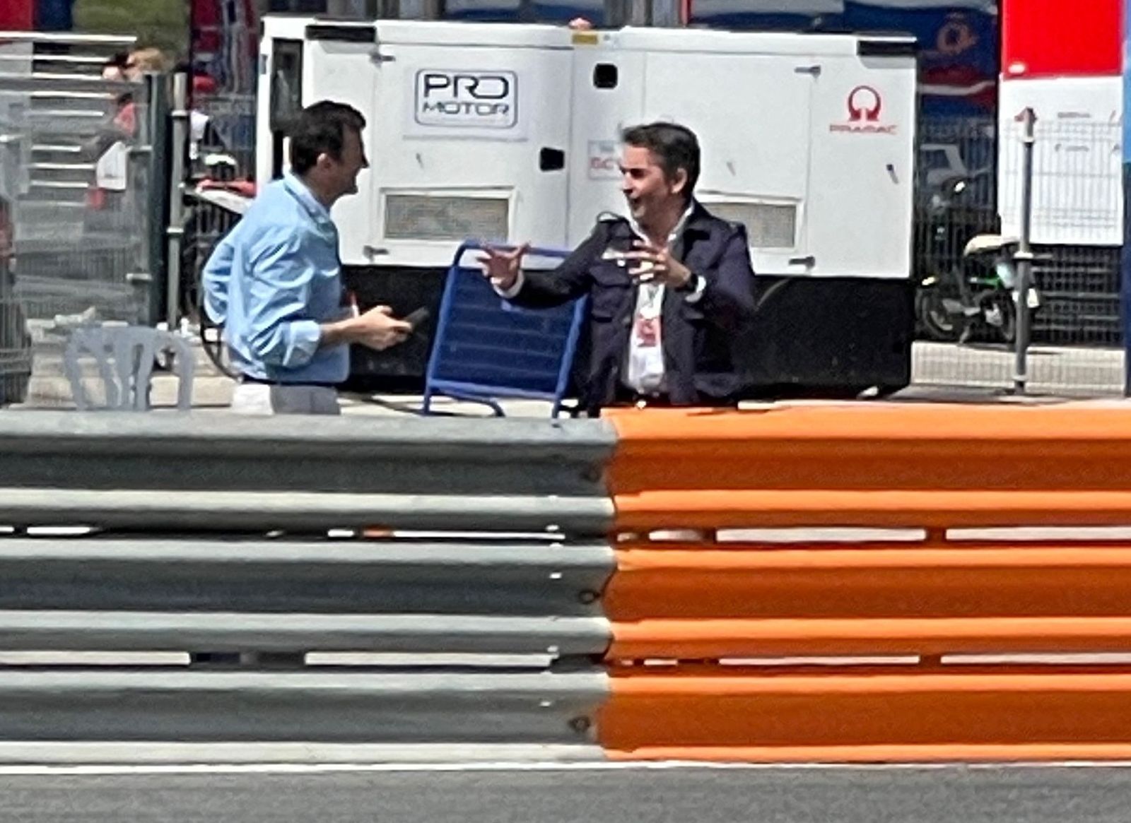 El Lavadora le explica a Bruno las bondades del amontillao