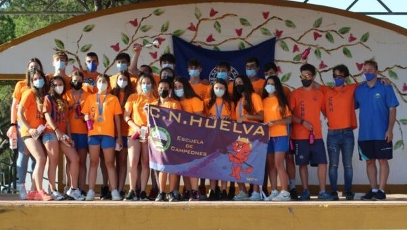 El Club Natación Huelva, brillante campeón en Punta Umbría.