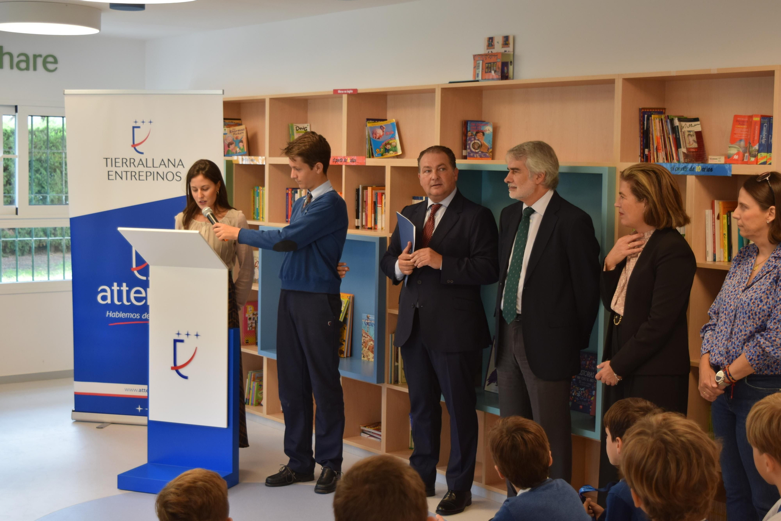 Los colegios Entrepinos y Tierrallana amplían su biblioteca