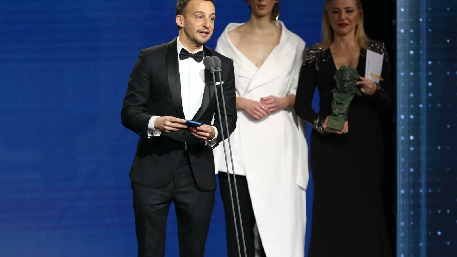 Amenábar recoge el Goya a mejor actor de reparto 2020.