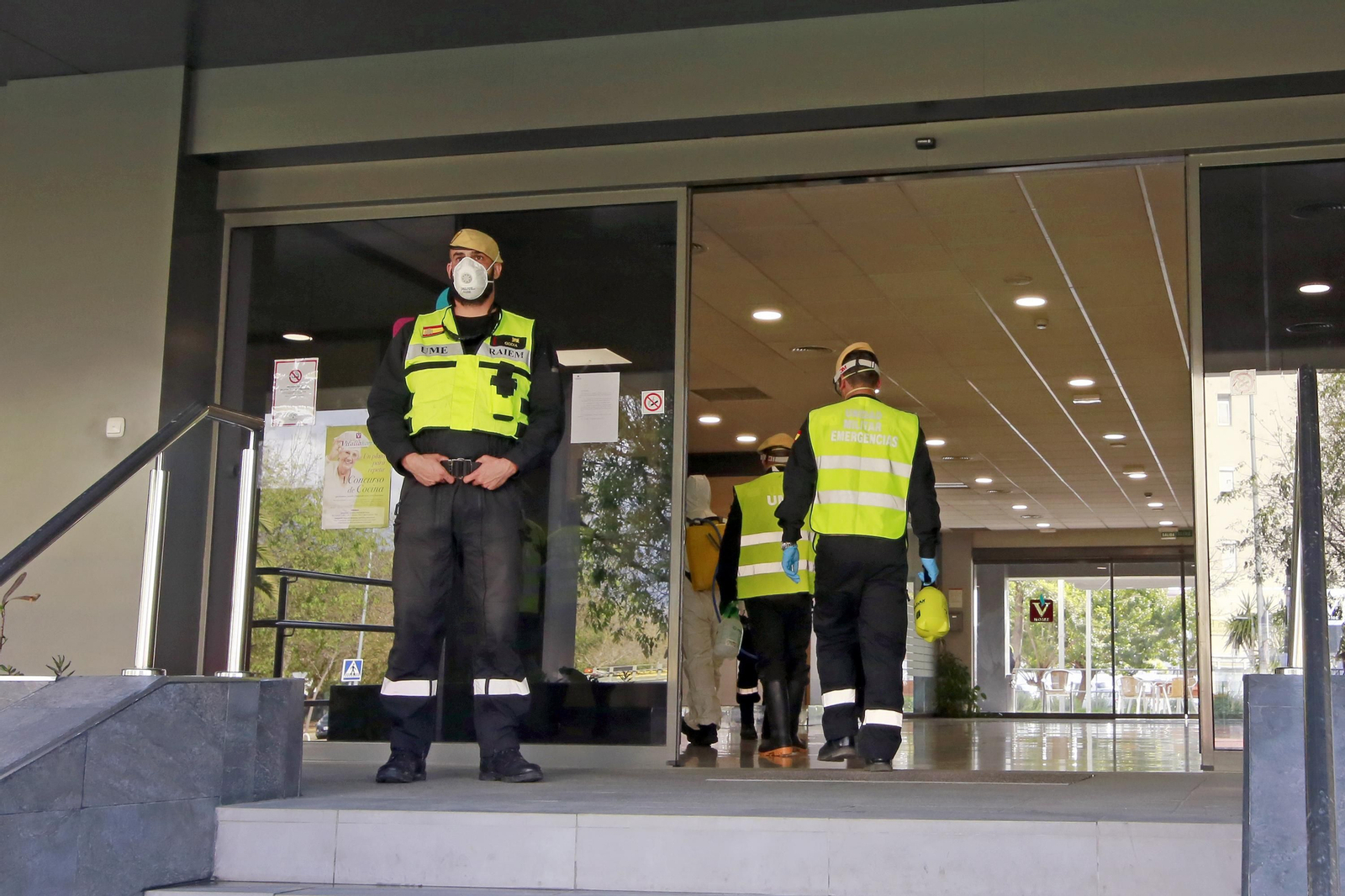 Policía Nacional junto a Infantería de Marina, y la UME en Jerez