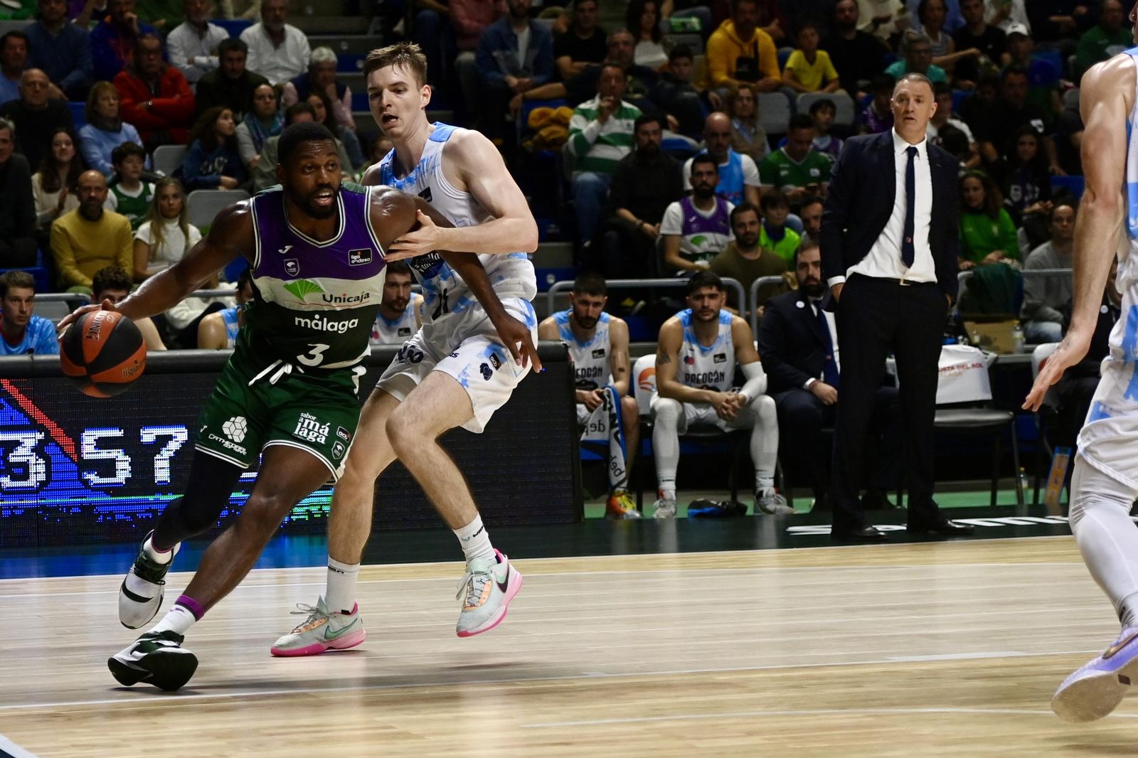 Melvin Ejim, sus cuatro años y seis títulos en Málaga