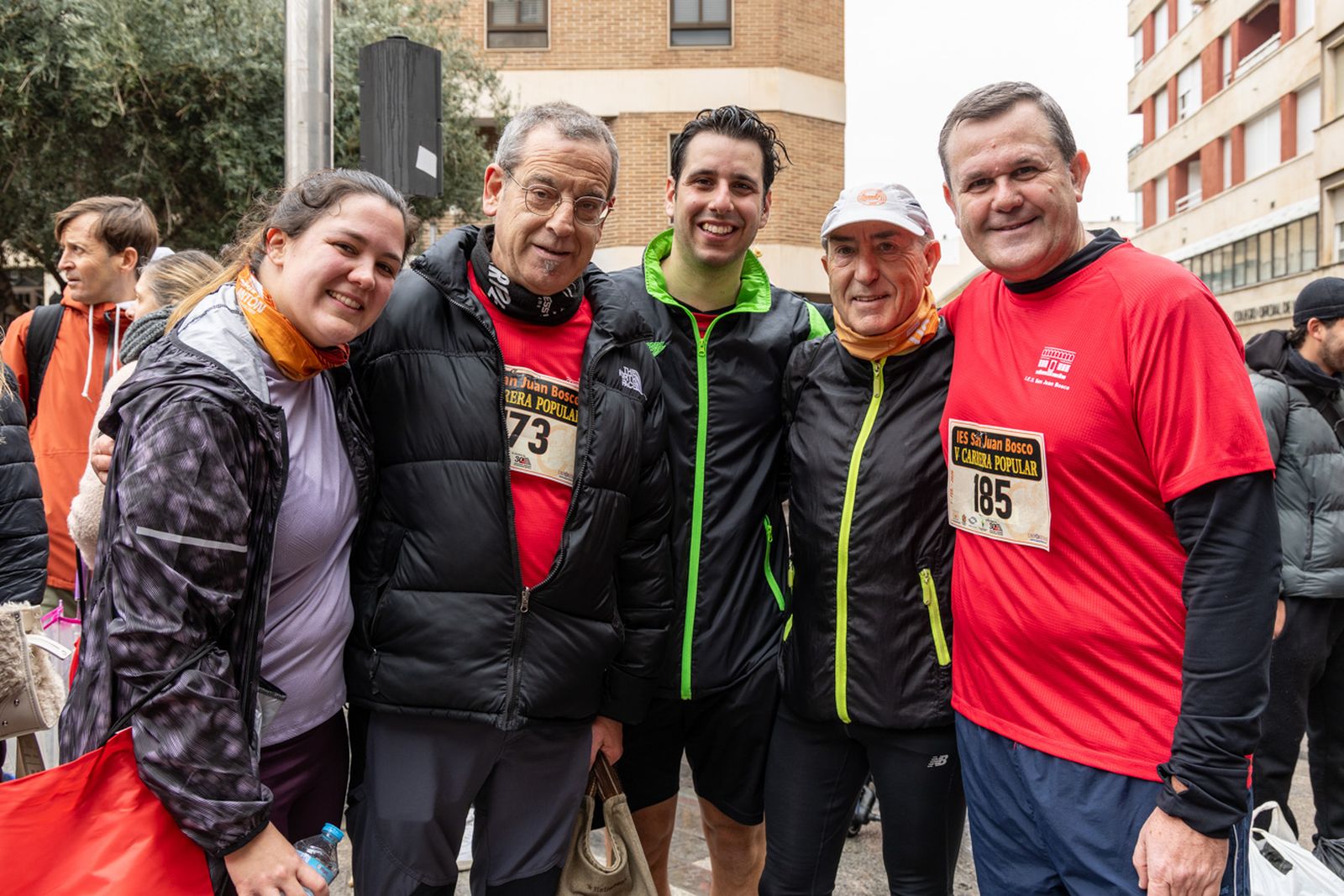 En imágenes: la lluvia no frena a más de un millar de corredores en la V Carrera Popular del IES San Juan Bosco (2)