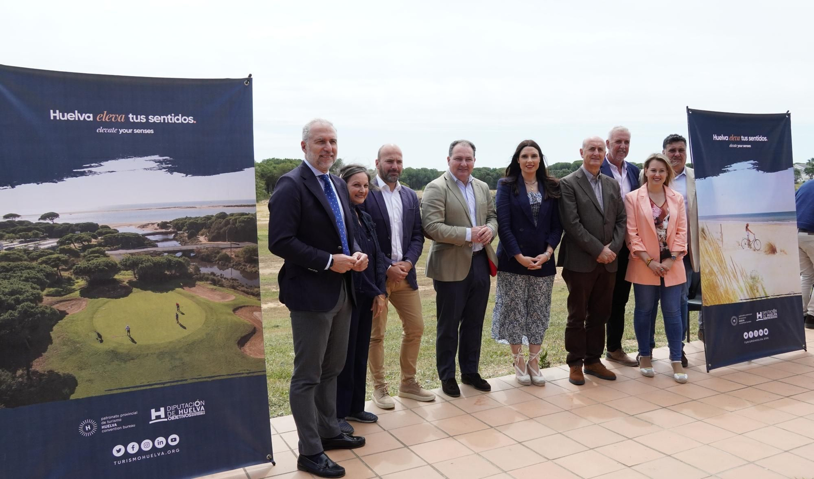 Diputados provinciales en la presentación del plan de acción del golf en la provincia de Huelva.