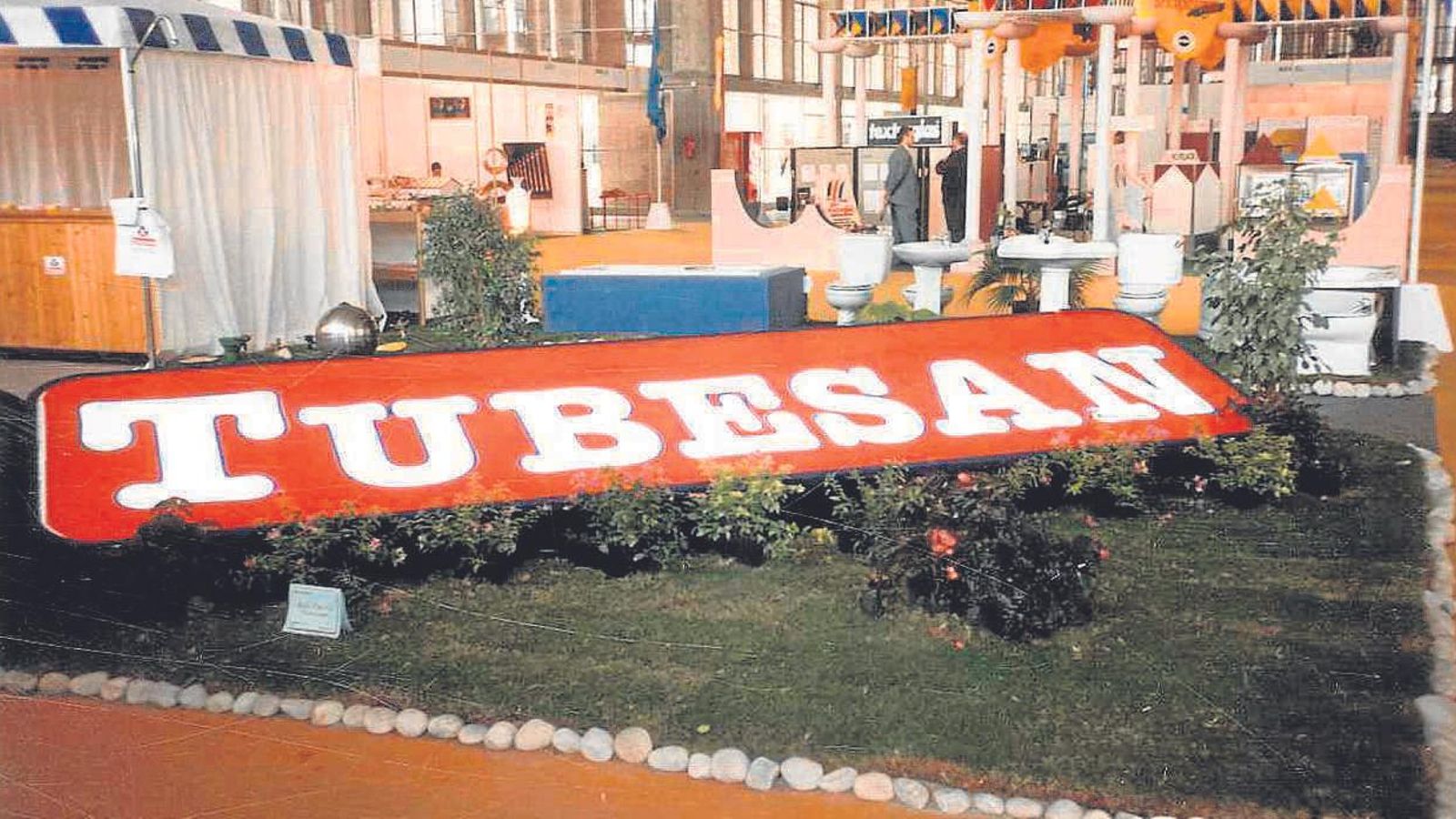 Primeras exposiciones en las que participa Tubesan.