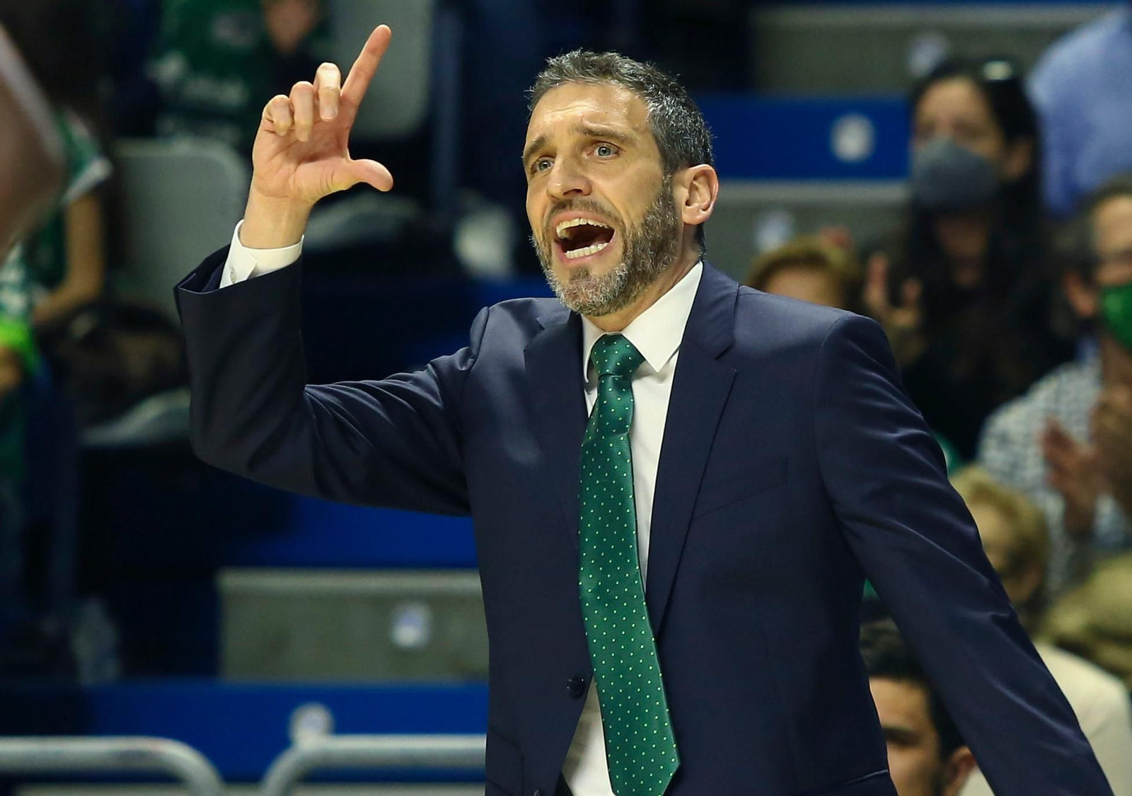 Ibon Navarro marca jugada en el Carpena.