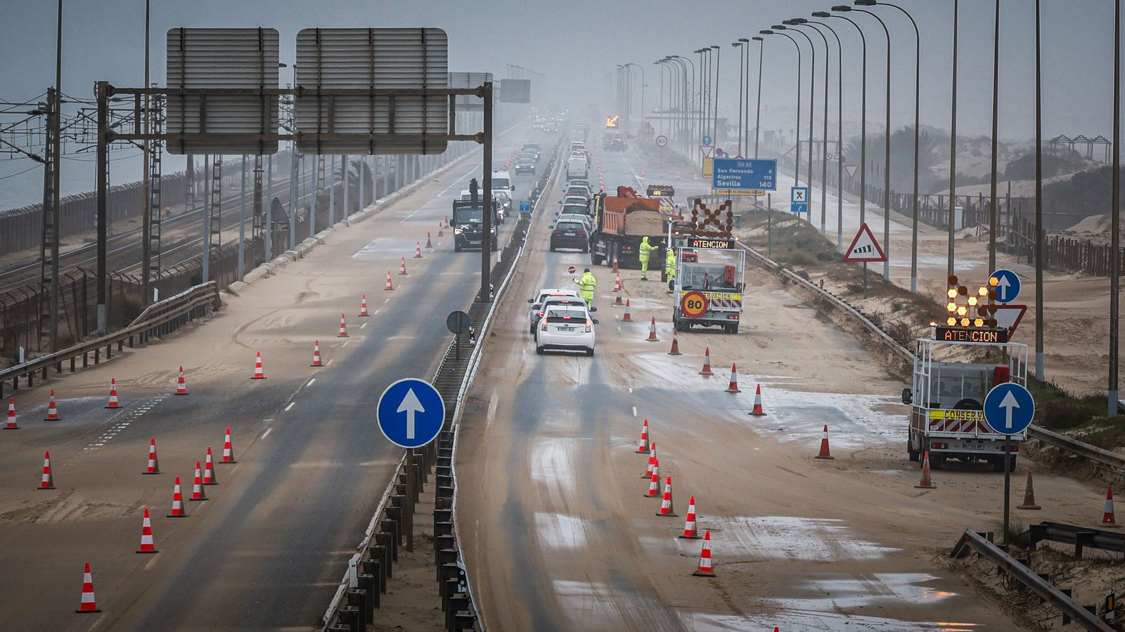 Imágenes de las incidencias y destrozos provocados por la borrasca Kristin en Cádiz