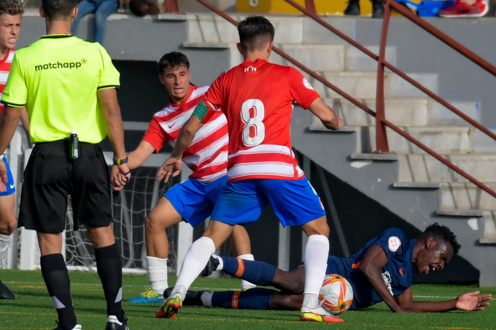 Acción de ataque de un partido anterior del Granada juvenil