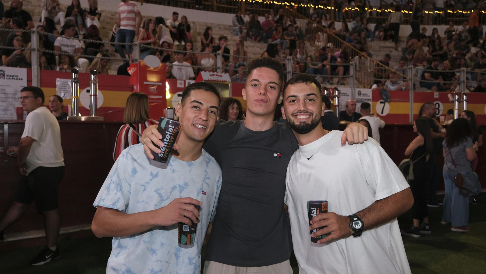 El concierto de Melendi llena de fans la Plaza de Toros de Almería, en imágenes