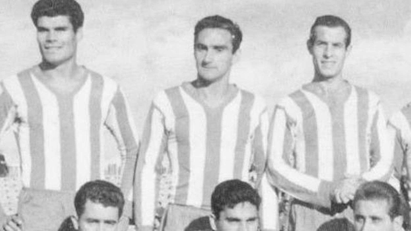 Larrabeiti, en el centro, cantaba serenatas en el Carmen de los Mártires y además era pintor.