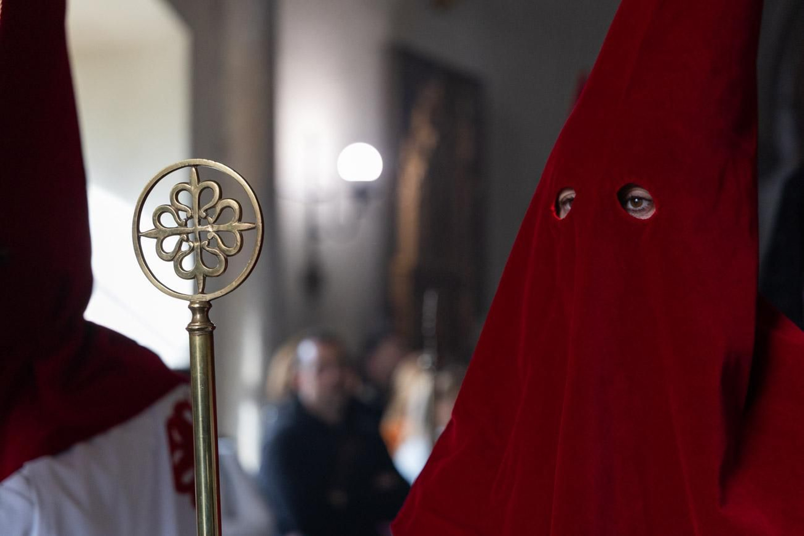 La temida lluvia impide el desarrollo normal de este Martes Santo