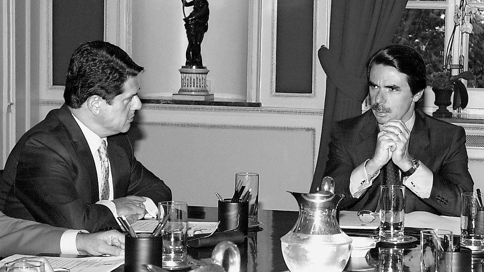 Reunión de Aznar con Trillo, entonces ministro de Defensa Reunión de Aznar con Trillo, entonces ministro de Defensa
