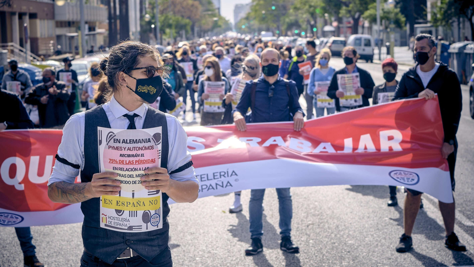 La Hostelería de Cádiz se moviliza en demanda de ayuda por los efectos de  la Covid-19