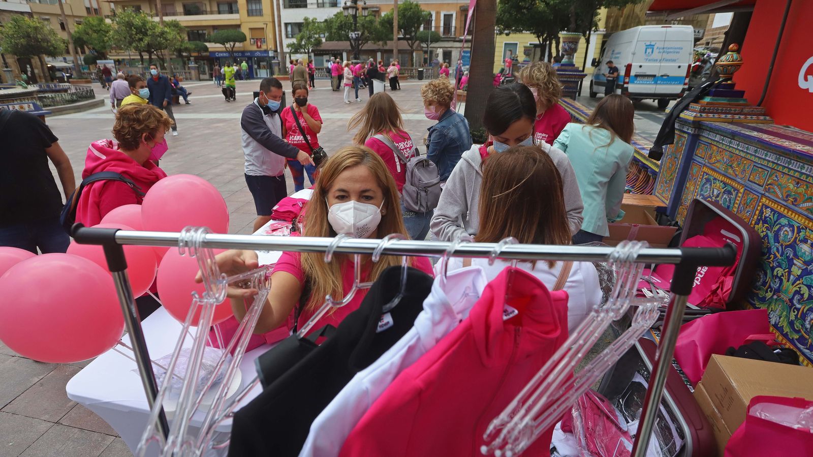 Fotos de la celebración del Día Mundial Contra el Cáncer de Mama en Algeciras