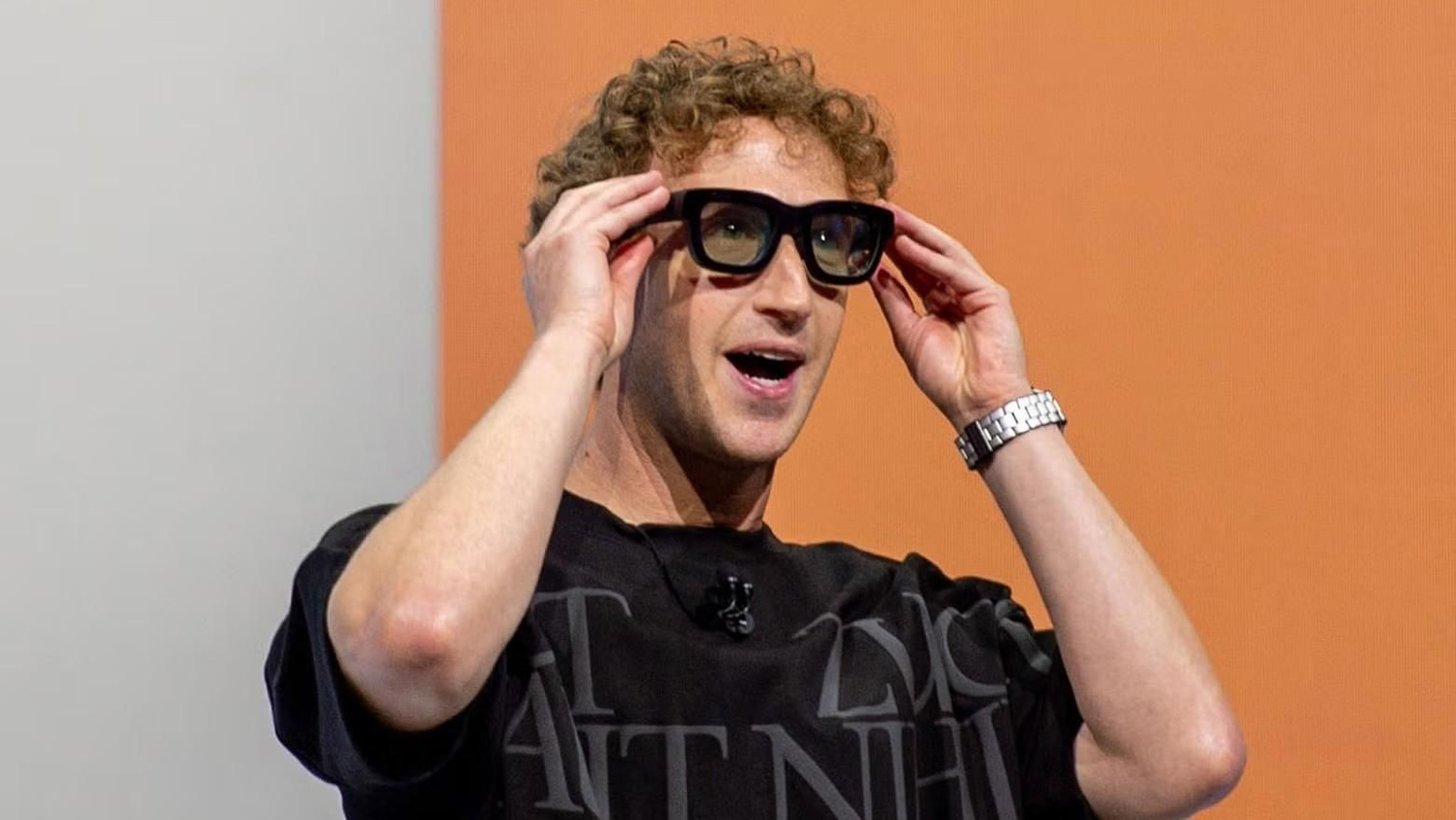 Mark Zuckerberg, durante la presentación de unas gafas inteligentes que combinan realidad aumentada con IA.