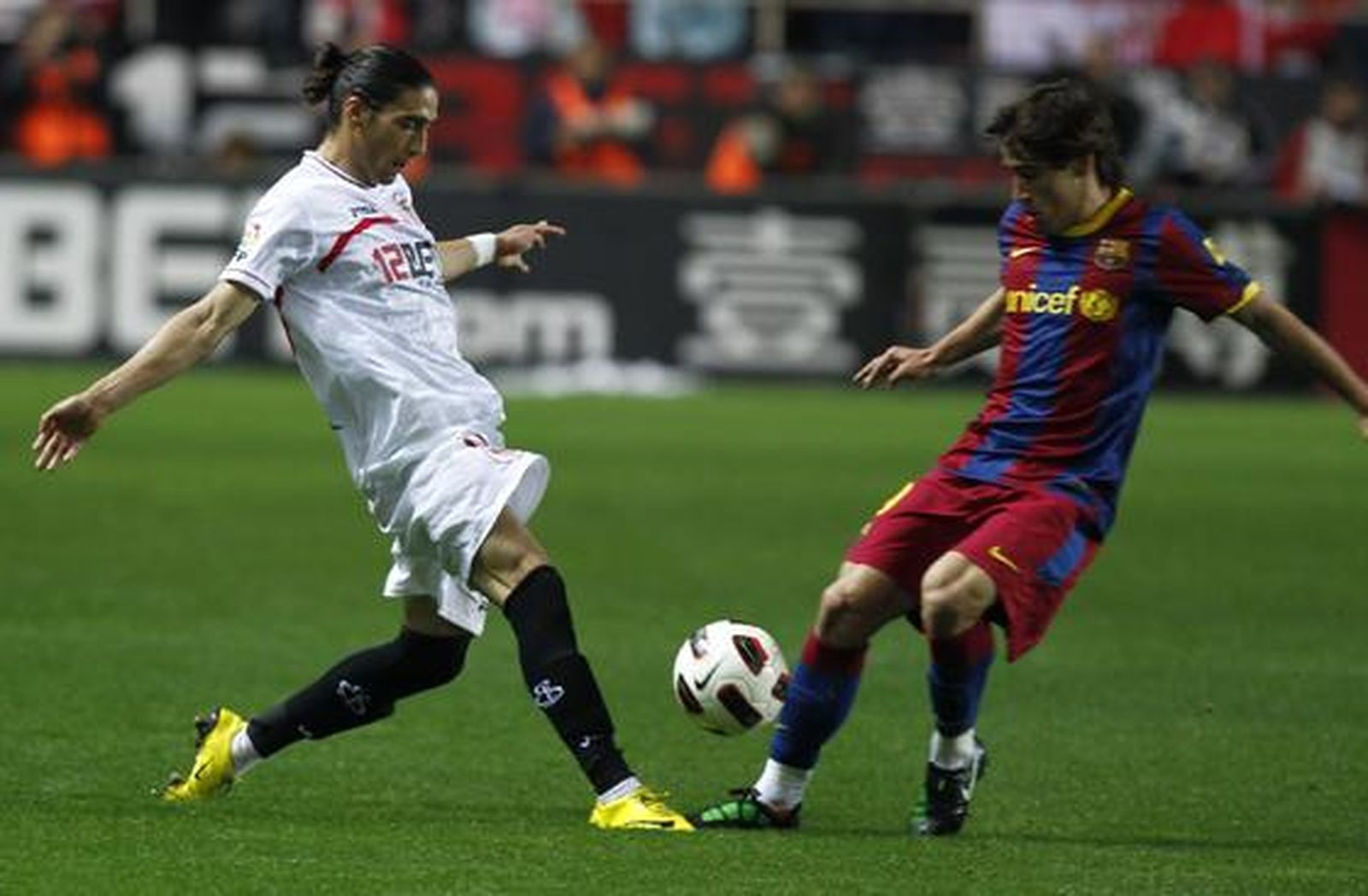 El Sevilla consigue sacar un punto ante el Barcelona en el Sánchez Pizjuán. / Antonio Pizarro