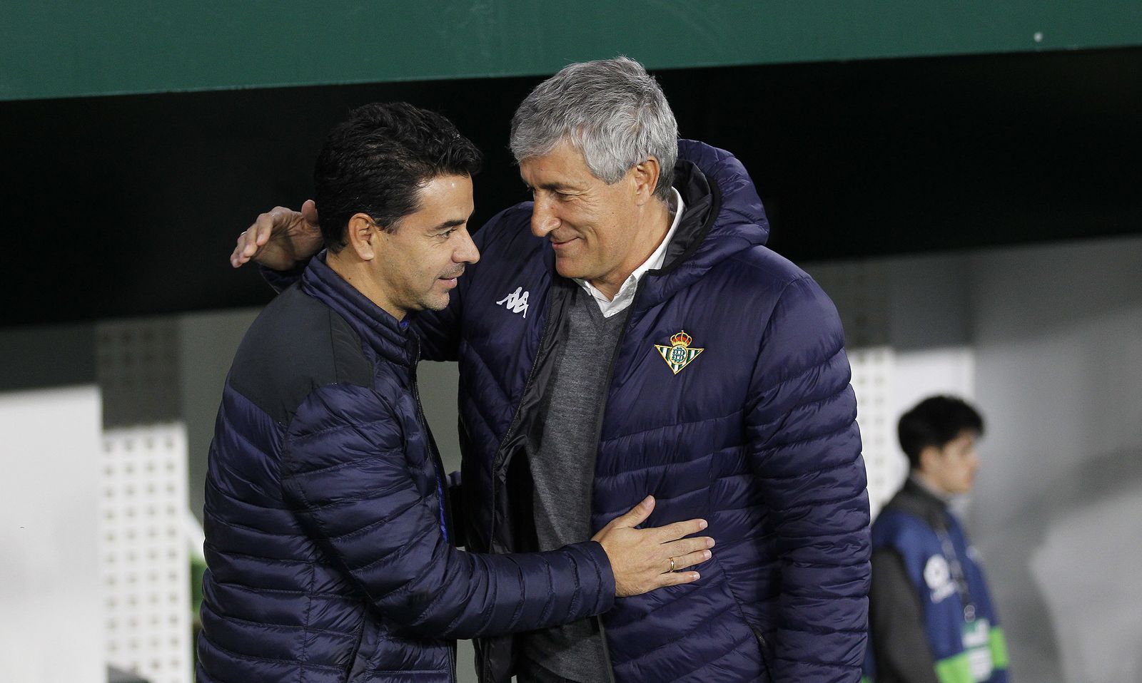 Setién se saluda con Míchel