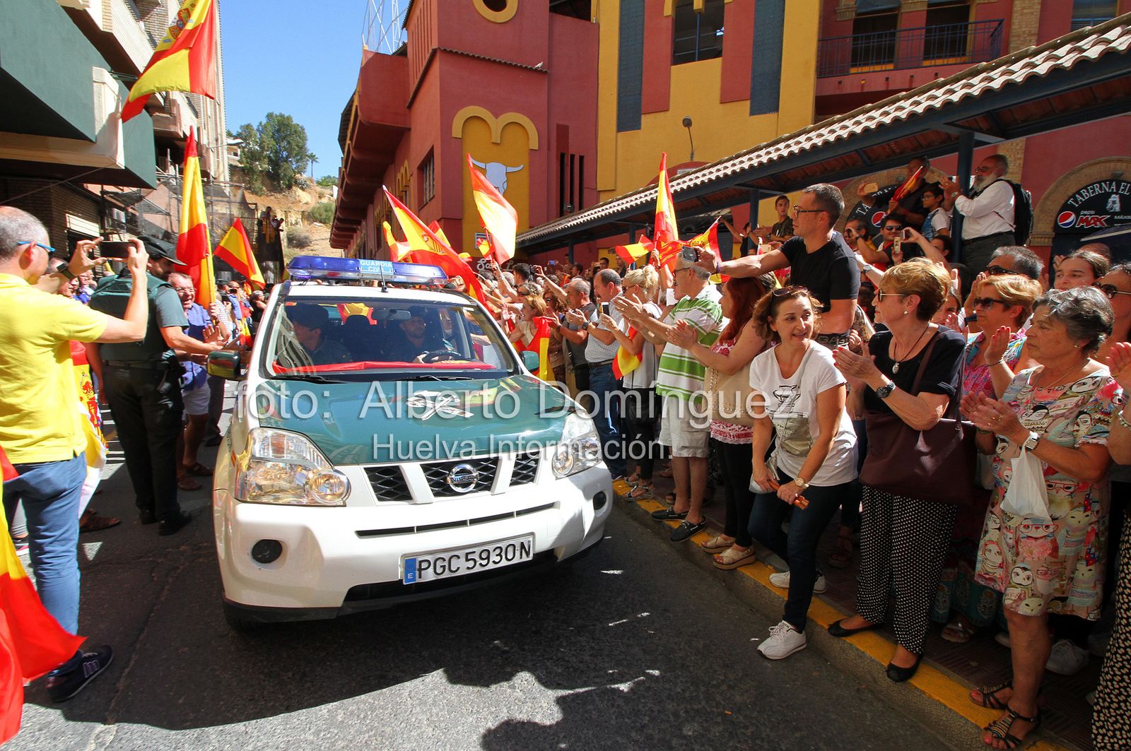 Imágenes de la expedición de Guardias Civiles de Huelva rumbo a Cataluña.