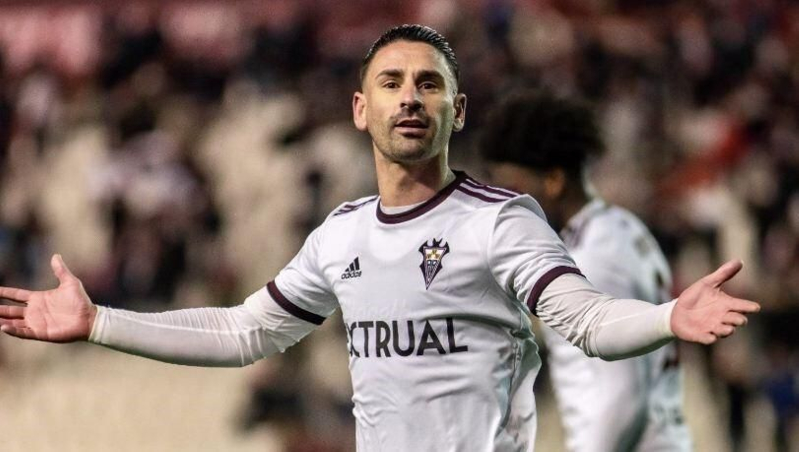 Kike Márquez celebra un gol con el Albacete.