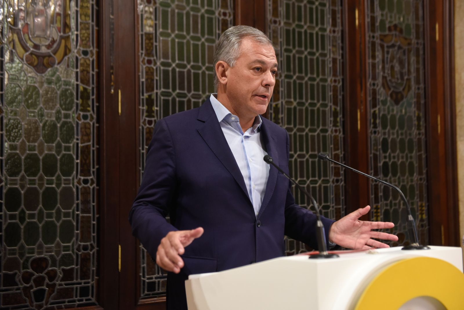 El alcalde recibe a Olga Carmona