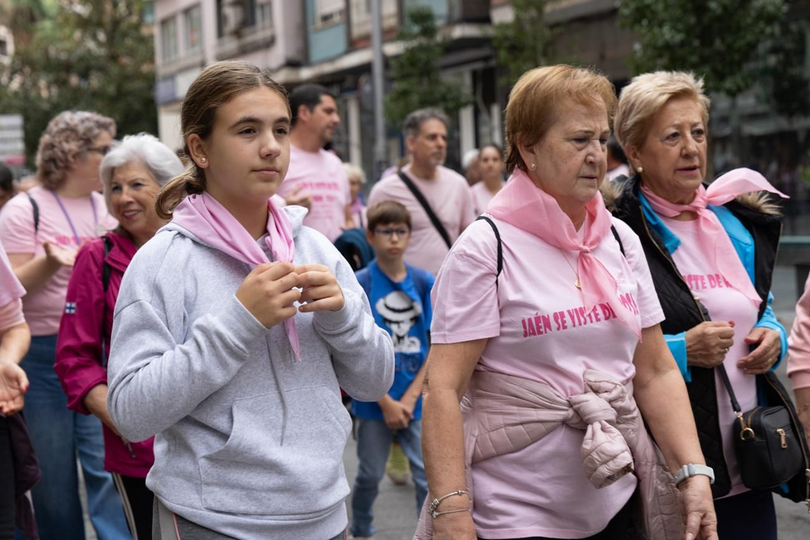 Jaén se viste de rosa con una marcha reivindicativa contra el cáncer de mama