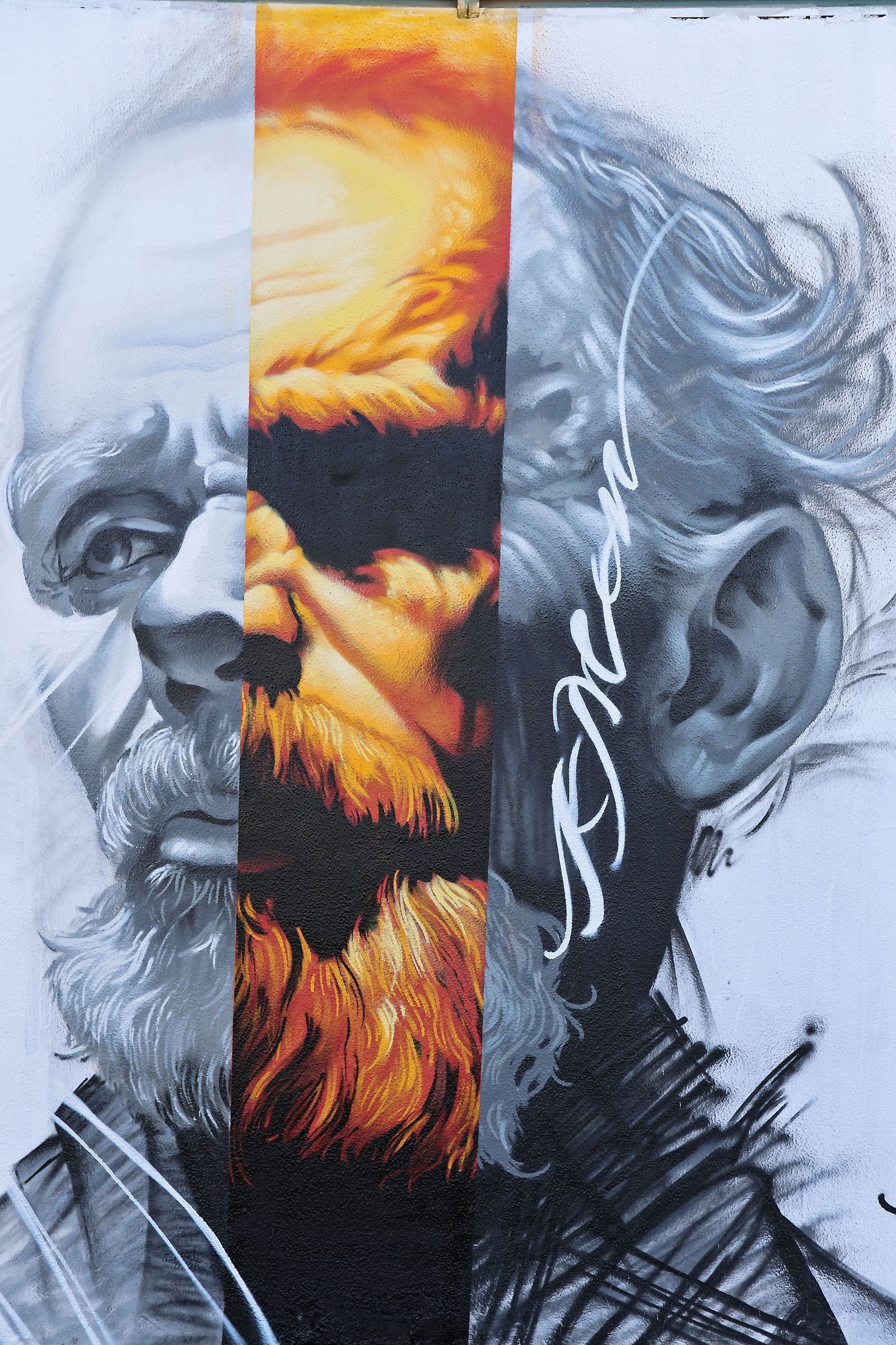 Imágenes de la muestra de arte urbano en la Plaza del Titan de Huelva