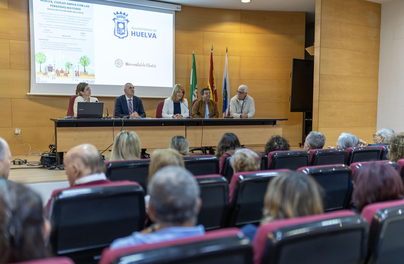 Reunión para elaborar un Plan de Acción dirigido a hacer de la capital onubense un lugar mejor para las personas mayores.